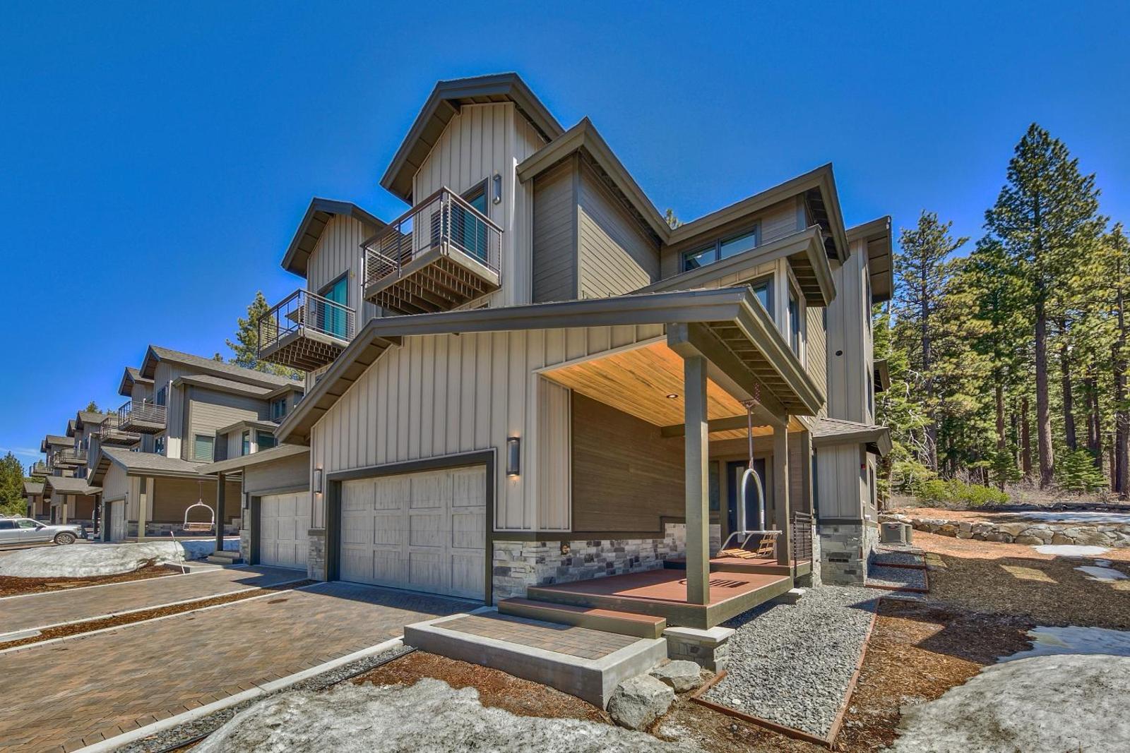 Huge 6 Bedroom Luxury Home Close To Lake Tahoe Townhouse Main image 1
