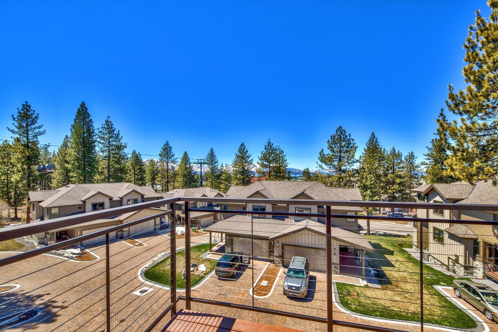 Huge 6 Bedroom Luxury Home Close To Lake Tahoe Townhouse Main image 2